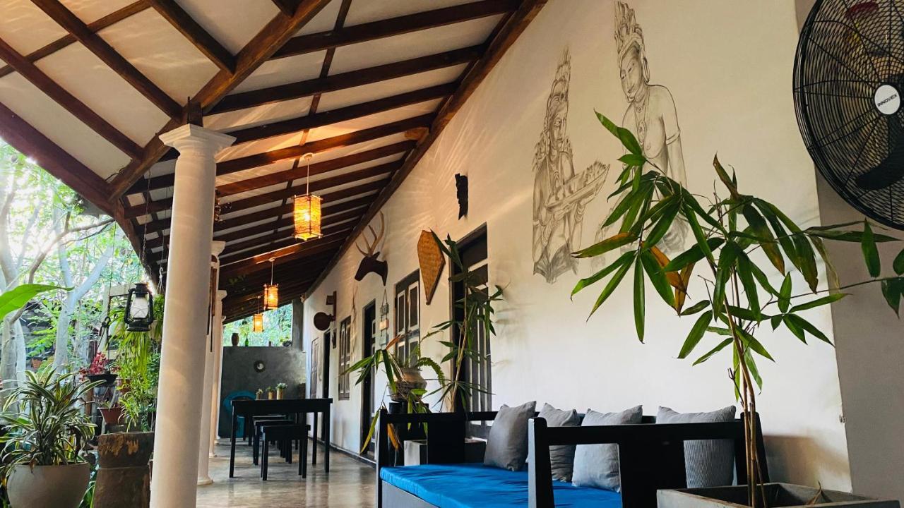 The Courtyard Villa Сигирия Экстерьер фото