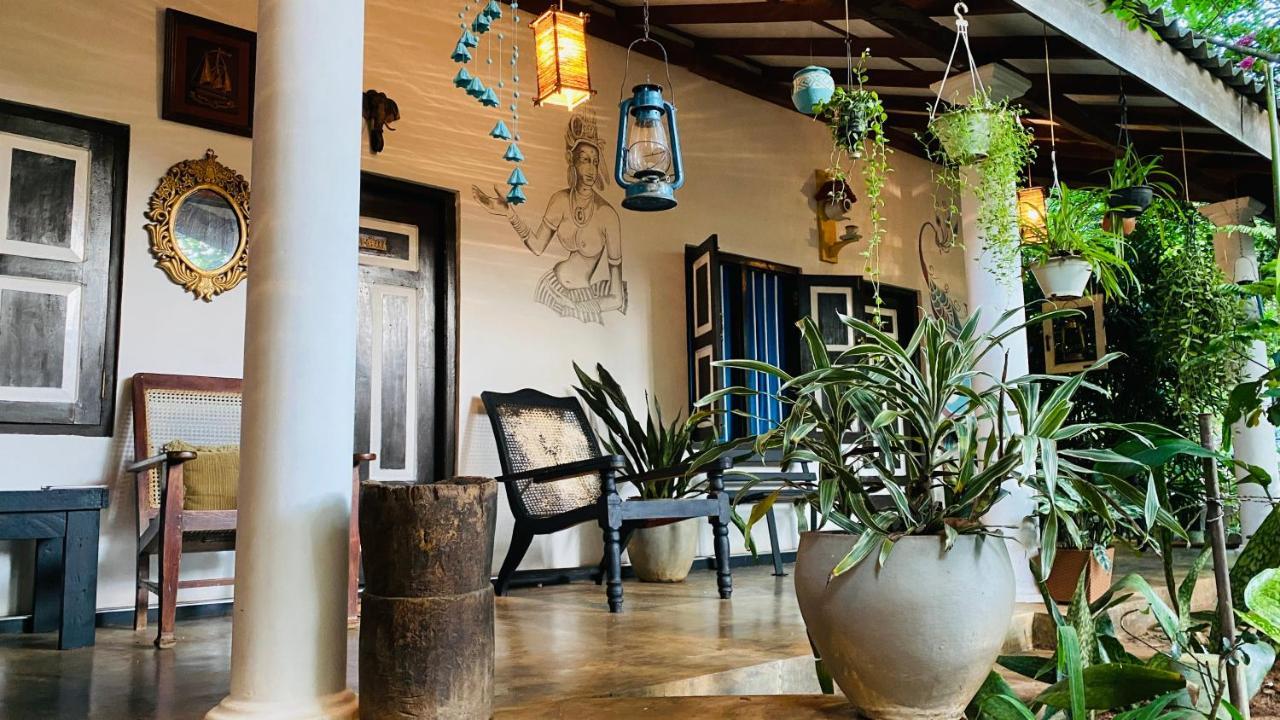 The Courtyard Villa Сигирия Экстерьер фото