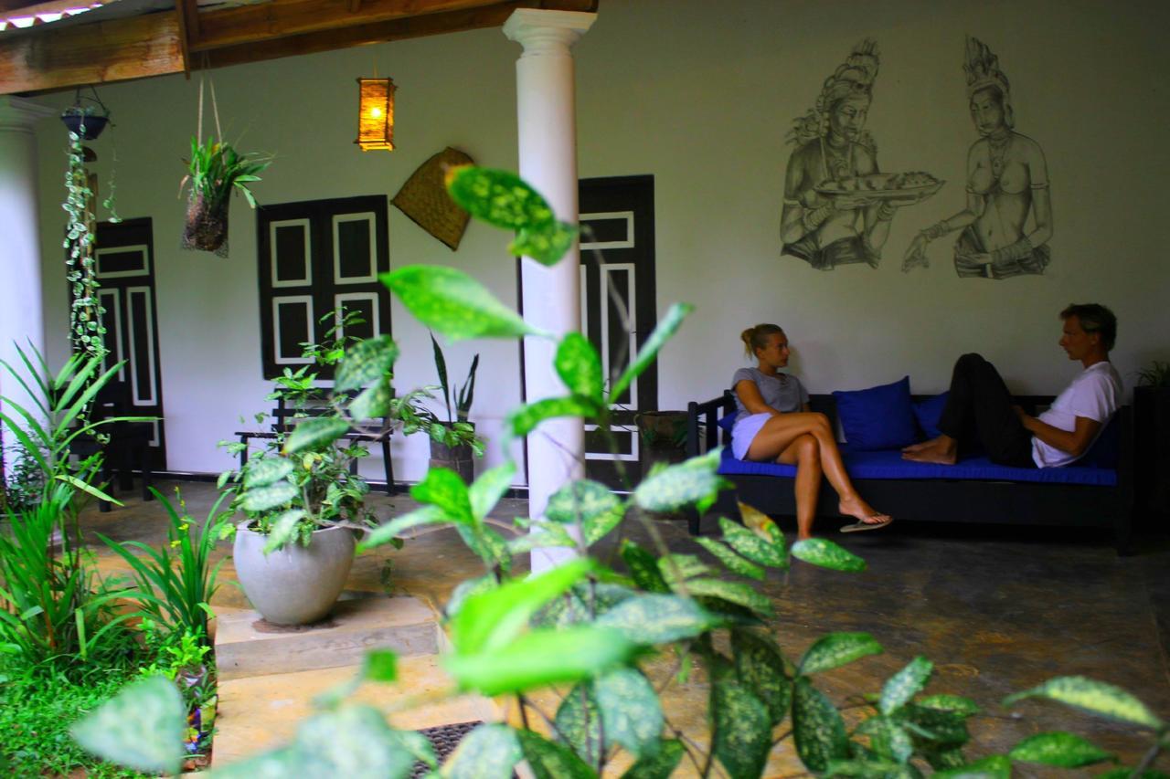 The Courtyard Villa Сигирия Экстерьер фото