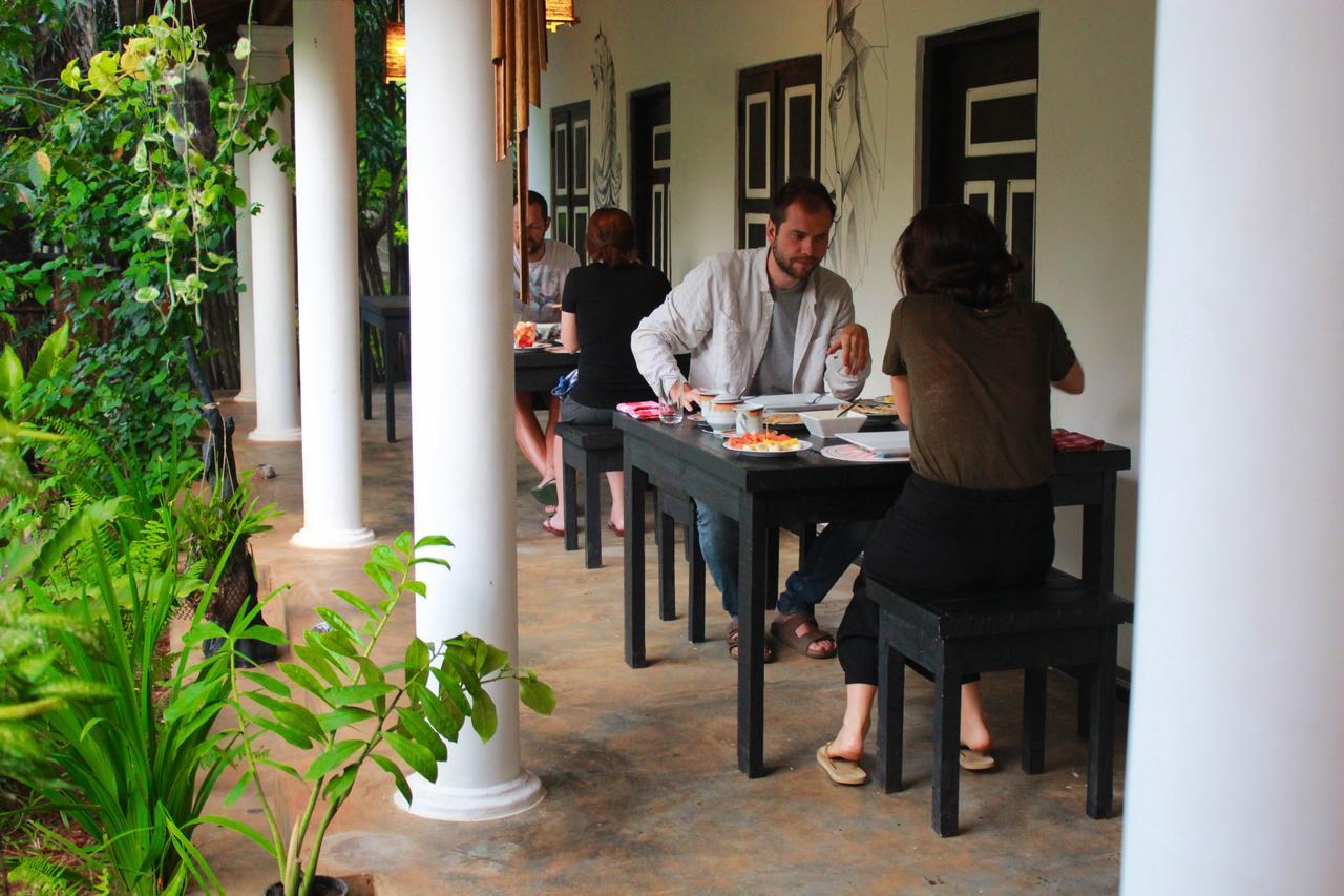 The Courtyard Villa Сигирия Экстерьер фото
