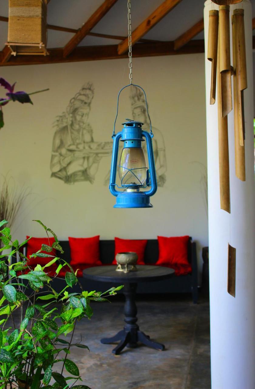 The Courtyard Villa Сигирия Экстерьер фото