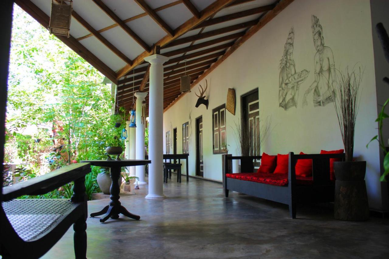 The Courtyard Villa Сигирия Экстерьер фото