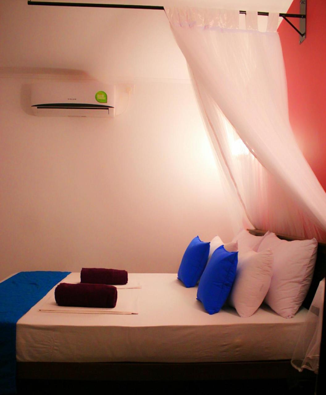 The Courtyard Villa Сигирия Экстерьер фото