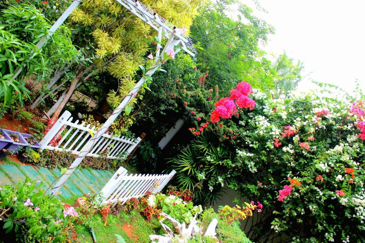 The Courtyard Villa Сигирия Экстерьер фото