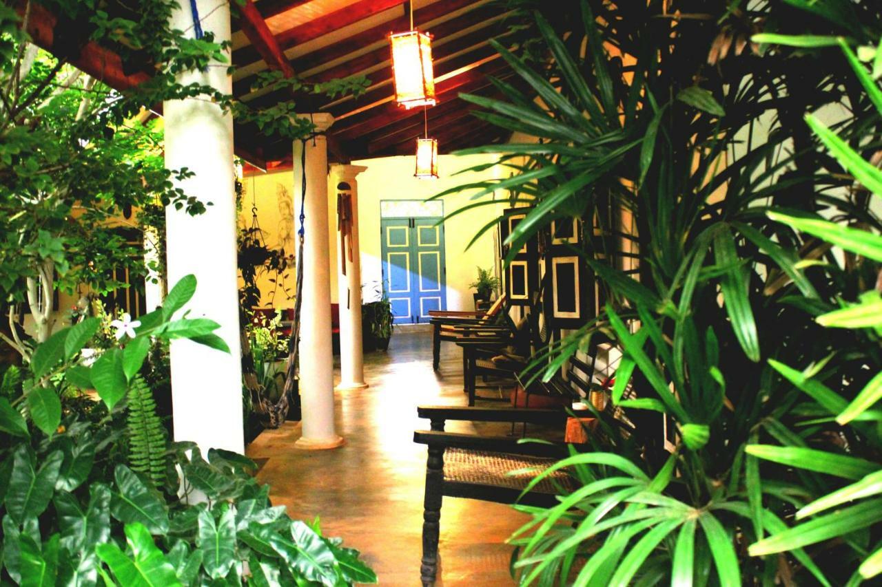 The Courtyard Villa Сигирия Экстерьер фото