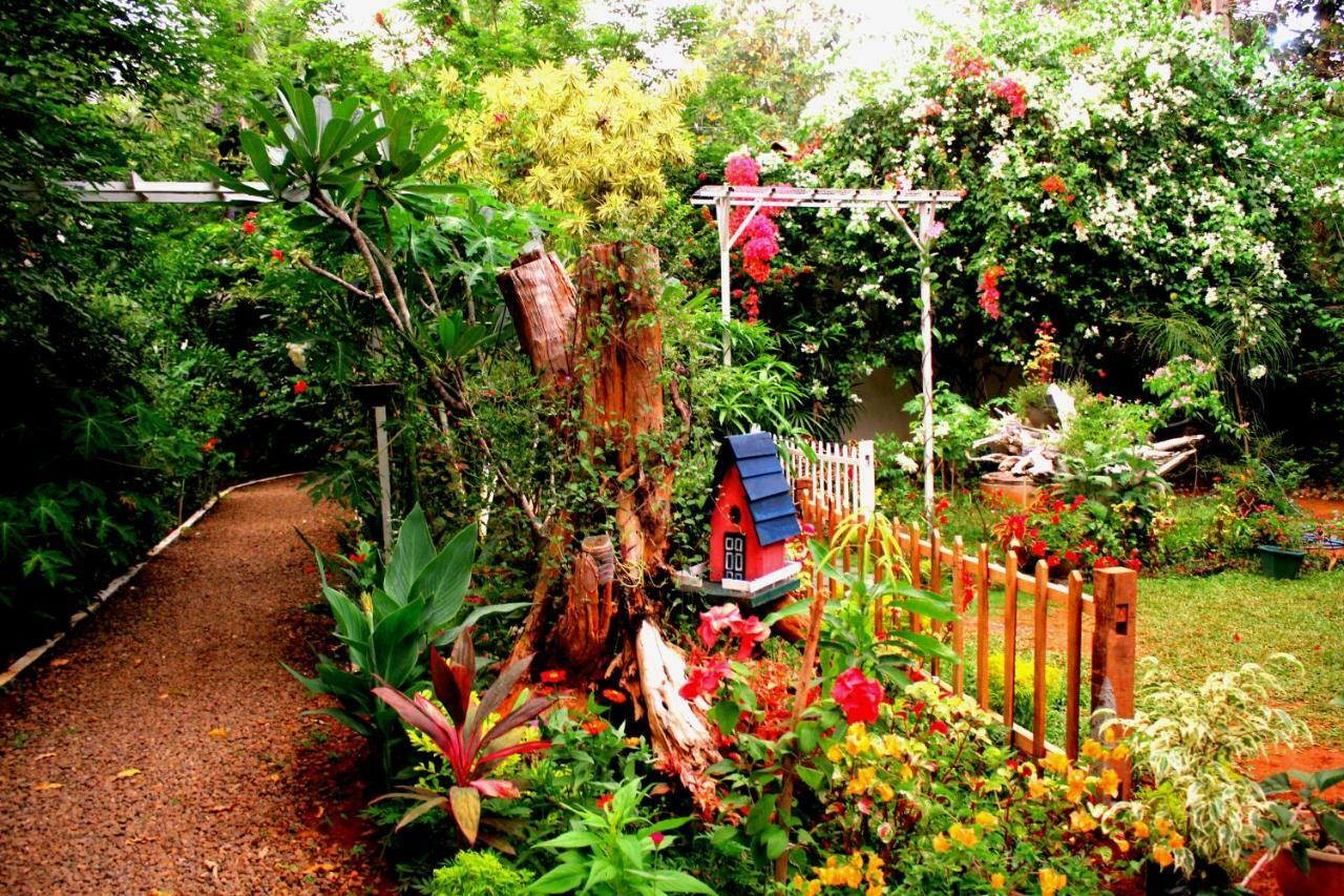 The Courtyard Villa Сигирия Экстерьер фото