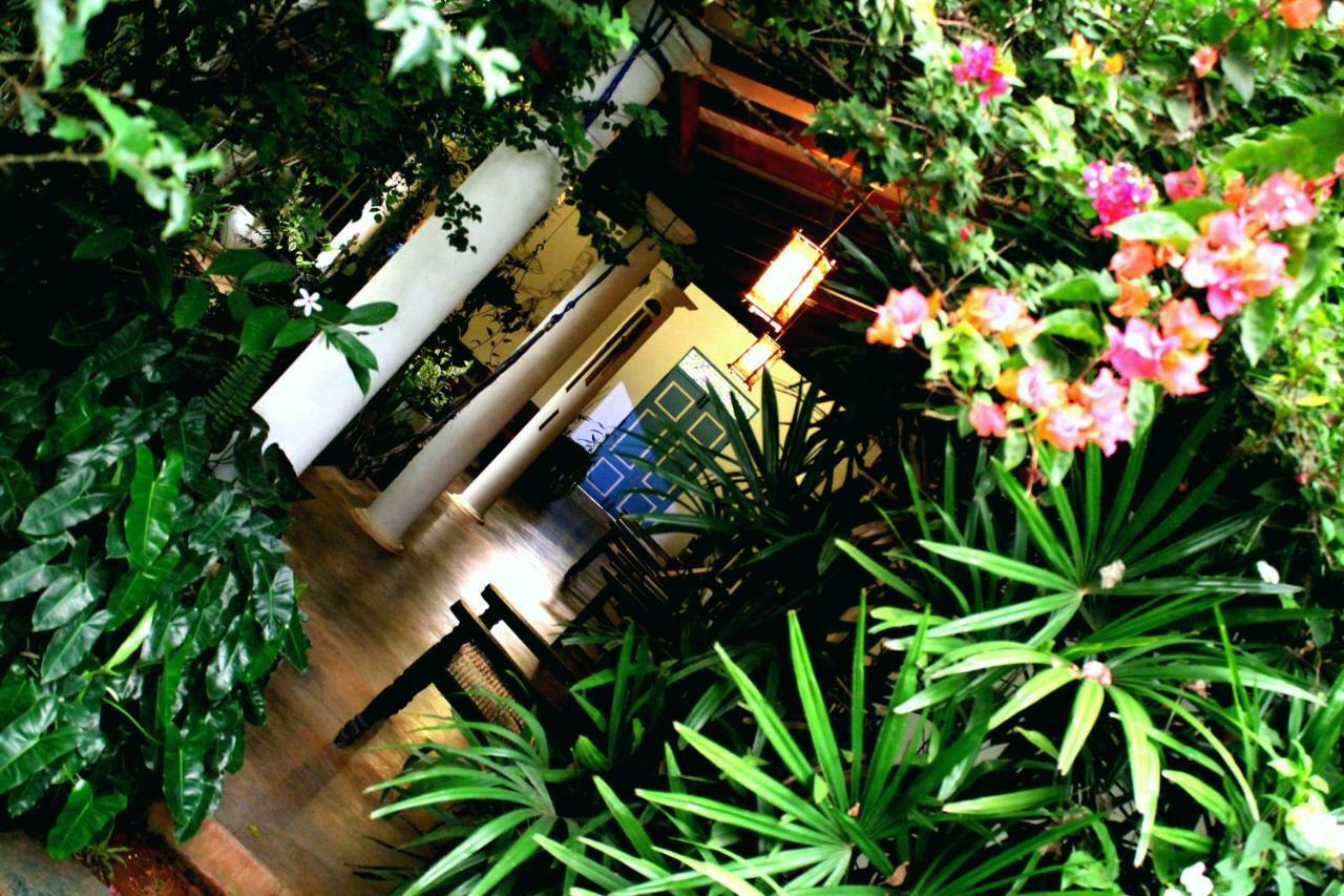 The Courtyard Villa Сигирия Экстерьер фото