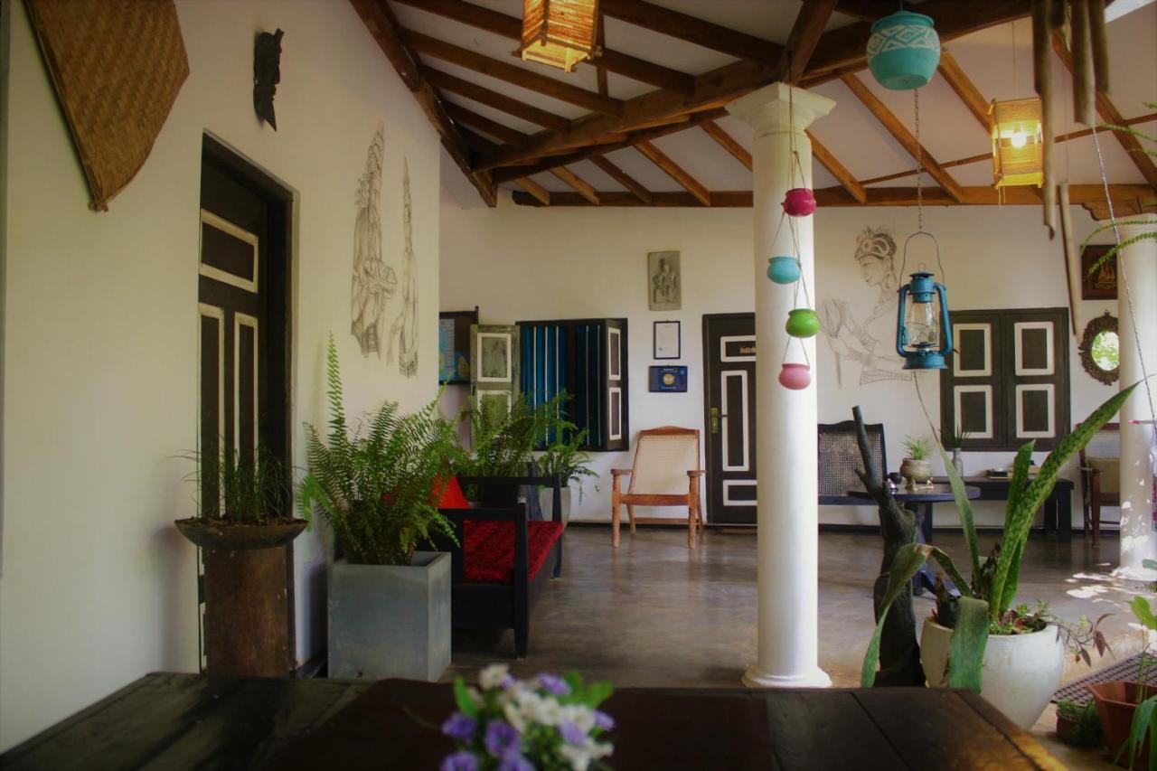 The Courtyard Villa Сигирия Экстерьер фото