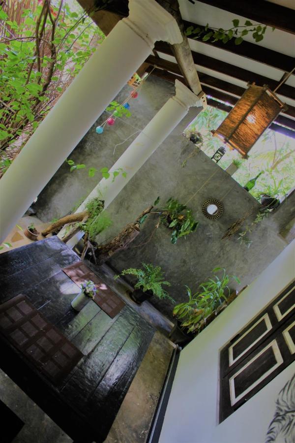 The Courtyard Villa Сигирия Экстерьер фото